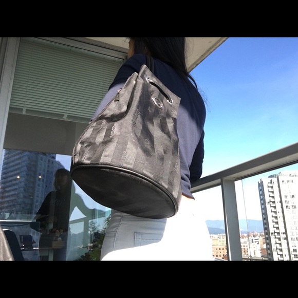 Guess back pack - Picture 1 of 2